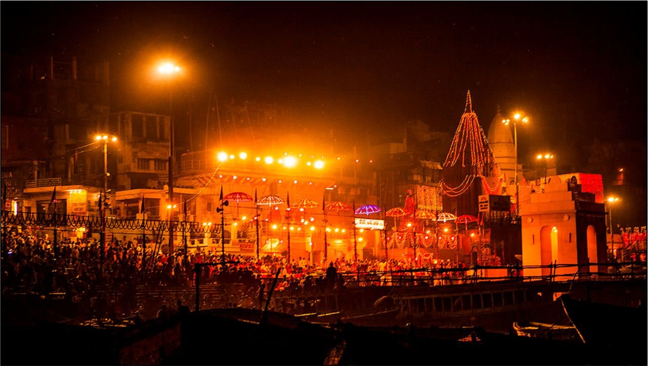 Beautiful View of Evening Aarti in Dashasawmedh Ghat Varanasi Best