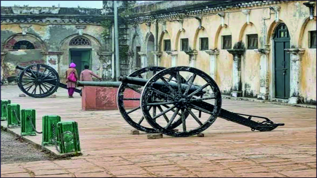 Ramnagar Fort Cannon Image Varanasi Best